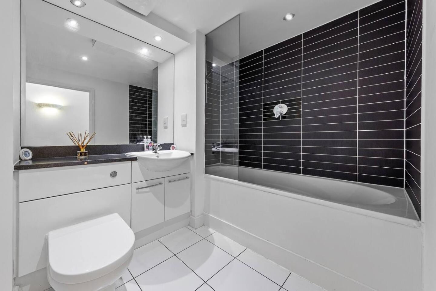Lovely & Cosy 2 Beds London Skyline View Екстер'єр фото